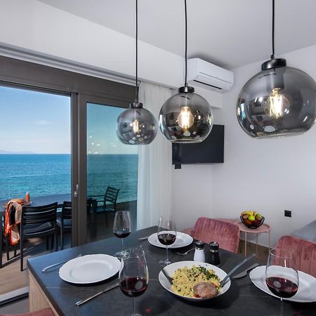 Alpha Suites Chrissi Akti Chania Exterior foto