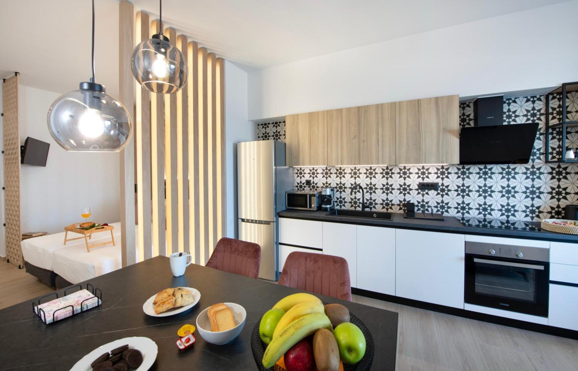 Alpha Suites Chrissi Akti Chania Exterior foto