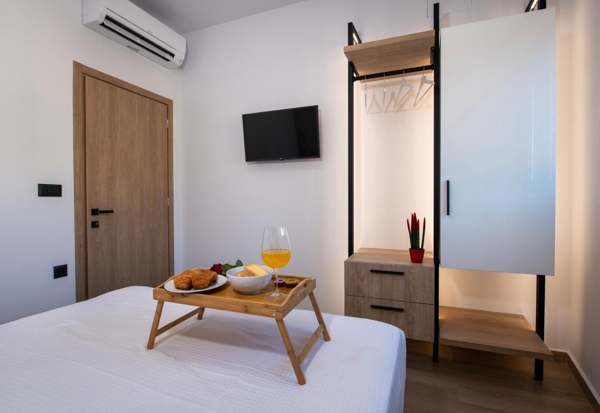 Alpha Suites Chrissi Akti Chania Exterior foto