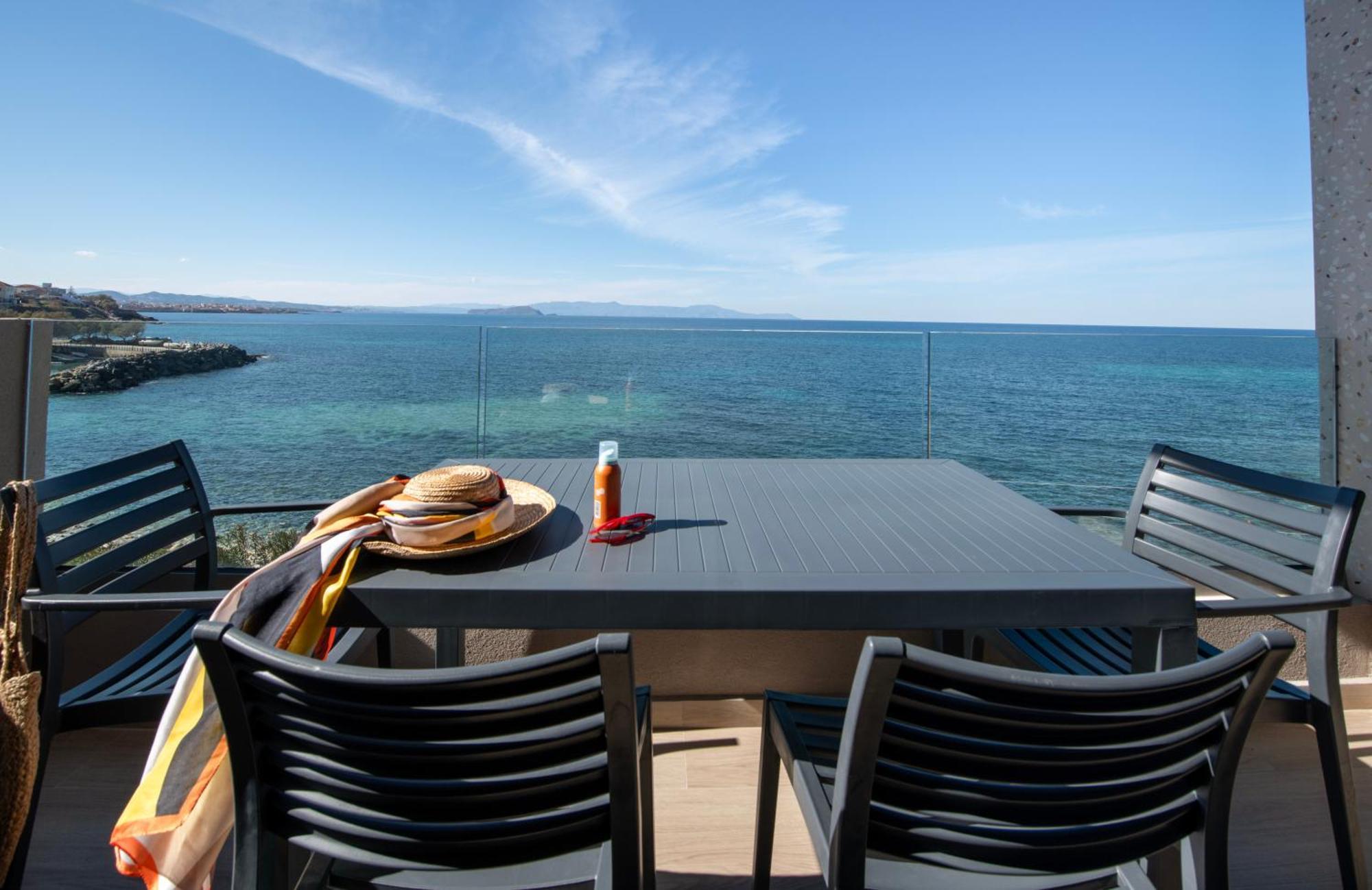 Alpha Suites Chrissi Akti Chania Exterior foto