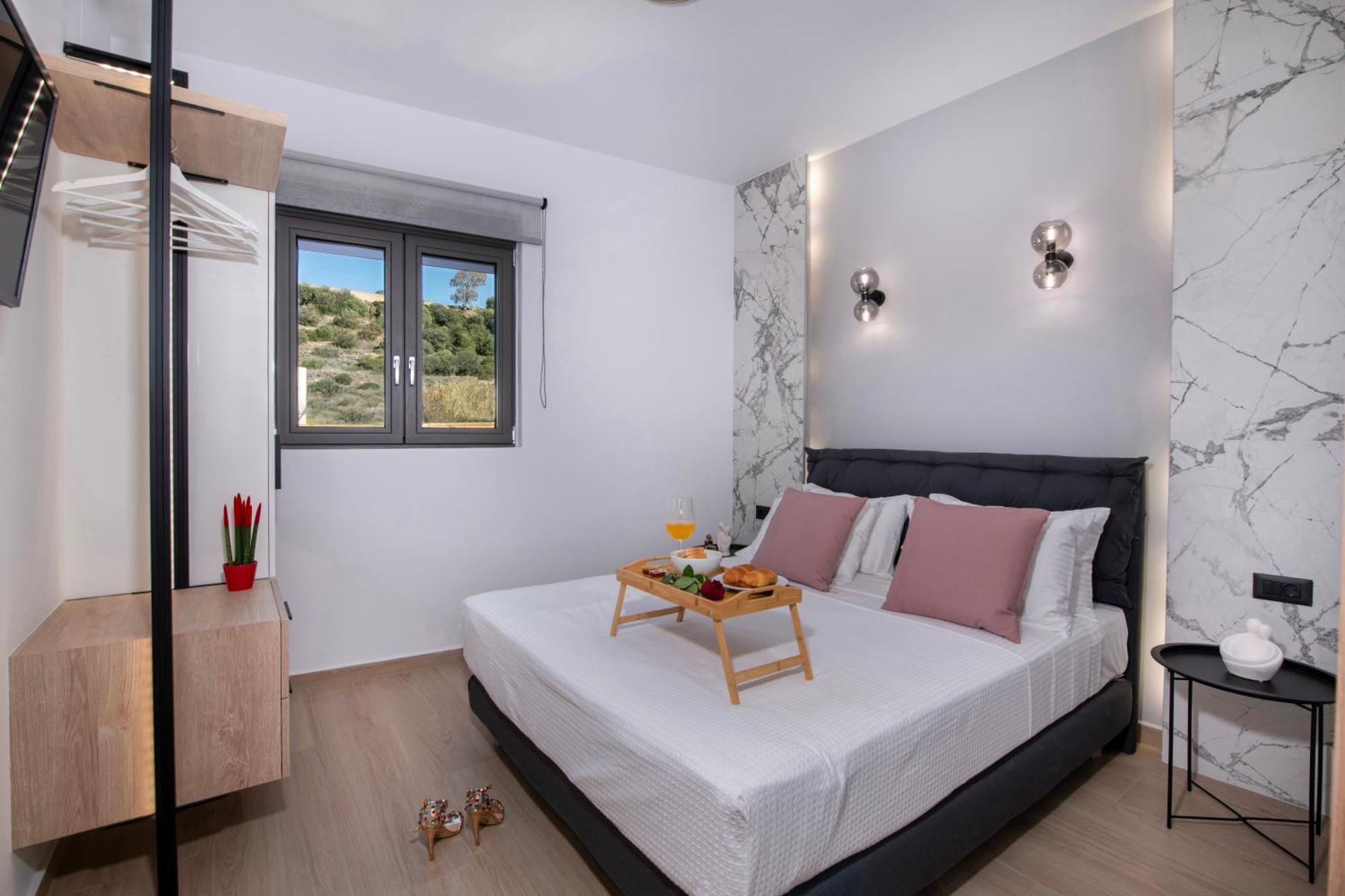Alpha Suites Chrissi Akti Chania Exterior foto