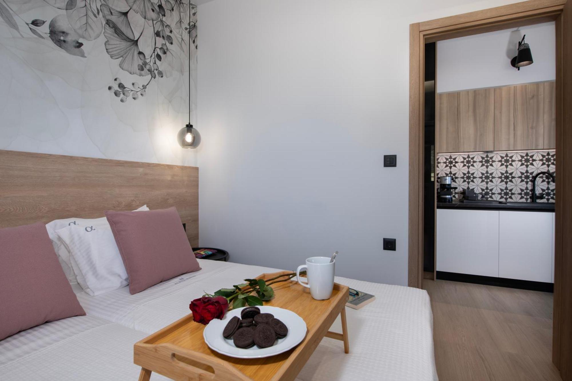 Alpha Suites Chrissi Akti Chania Exterior foto